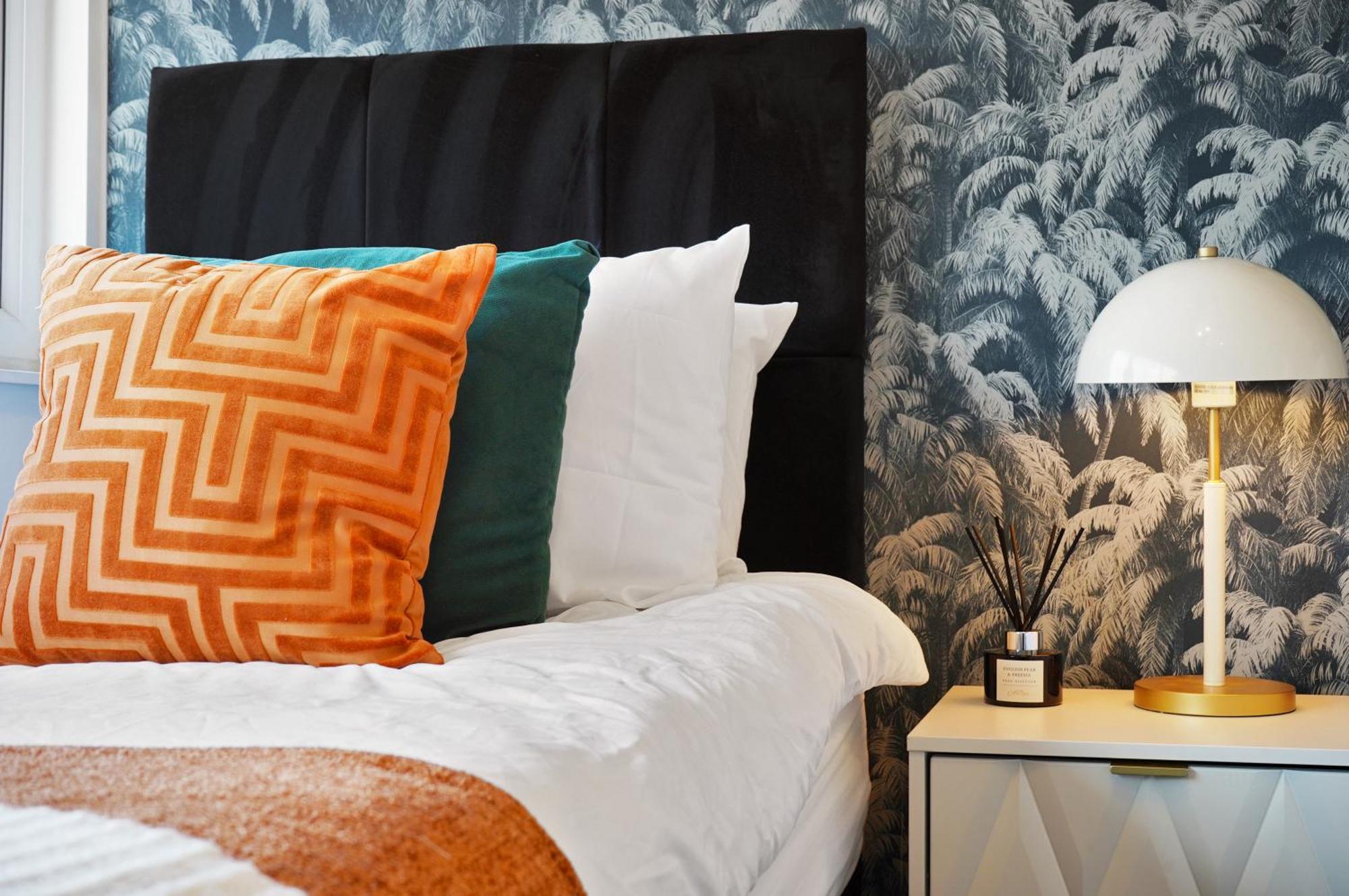30 Percent Off! Boutique Penthouse In Yorkshire - Floor Apartment Castleford