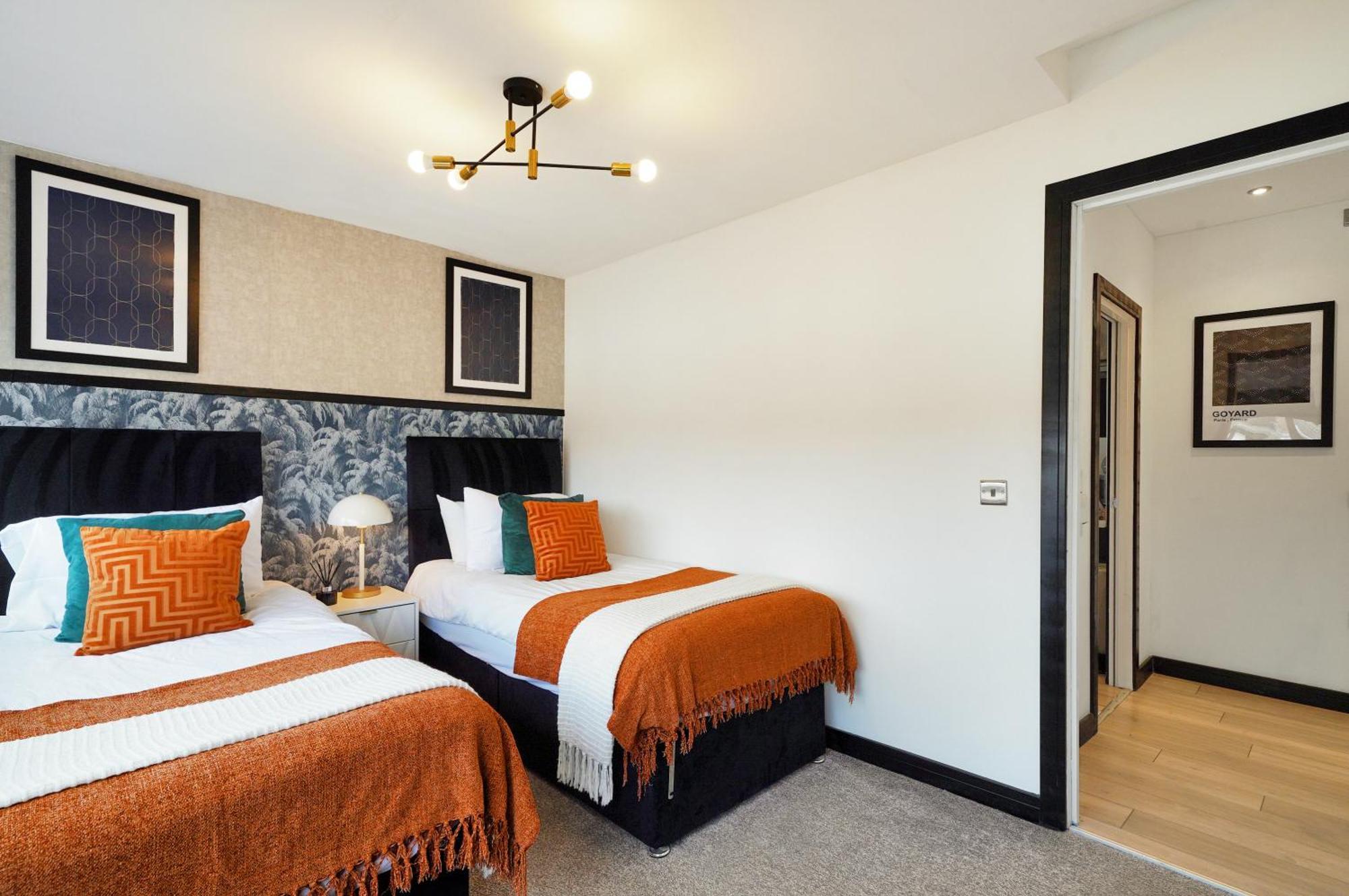 30 Percent Off! Boutique Penthouse In Yorkshire - Floor