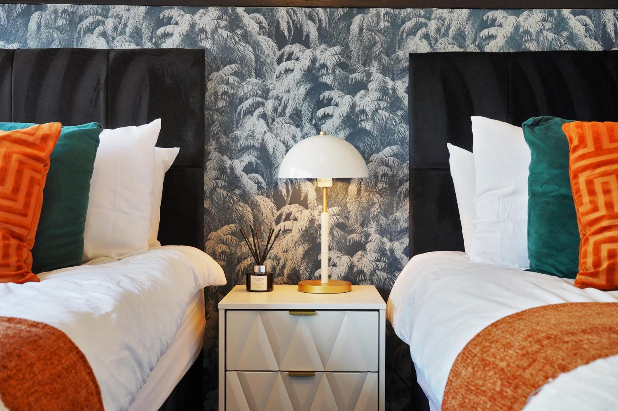 30 Percent Off! Boutique Penthouse In Yorkshire - Floor * Castleford